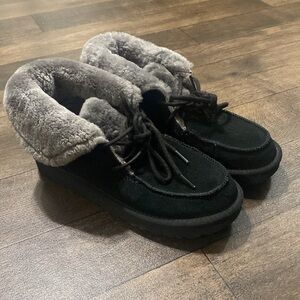 UGGS Womens Diara Black Suede Boots